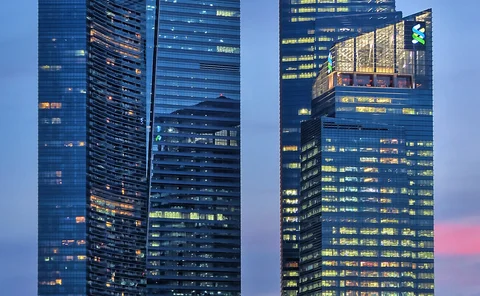 Standard Chartered - Singapore - Wikicommons.jpg 
