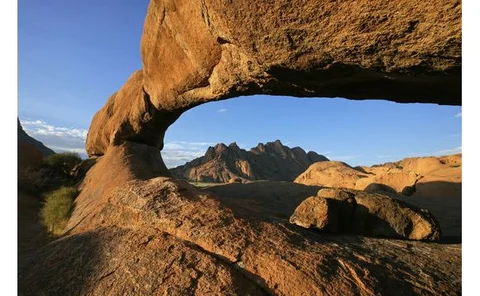 namibia-red-natural-granite-arch-in-desert-against-blue-sky