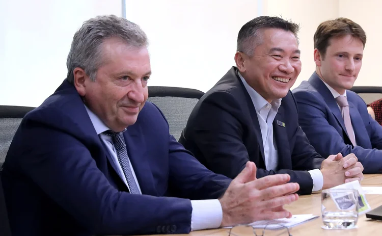 Pengumuman kesepakatan SGX-BIDFX CEO Tradingscreen Pierre Schroeder, CEO SGX Loh Boon Chye dan CEO Bidfx Jean-Philippe Malé