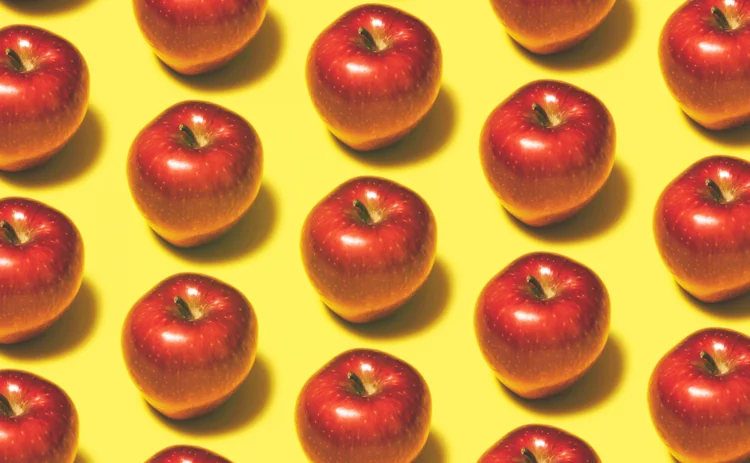 Identical-red-apples