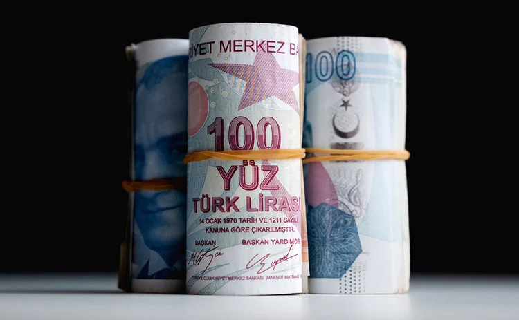 Turkish-lira-risks-deter-hedge-funds