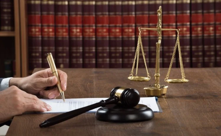 scales-gavel-law scales-gavel-law