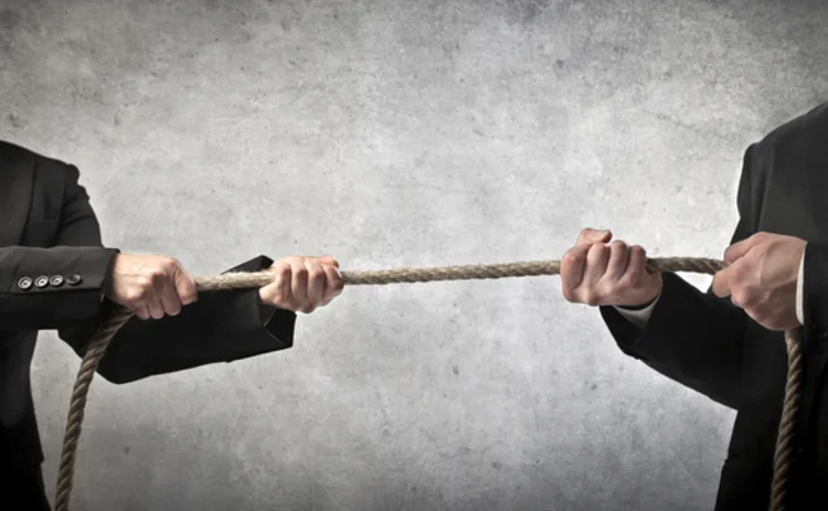 tug-of-war-business tug-of-war-business