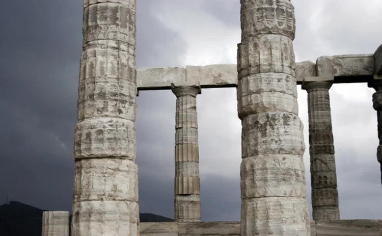 temple-of-poseidon-ruins-stone-columns-against-cloudy-sky temple-of-poseidon-ruins-stone-columns-against-cloudy-sky