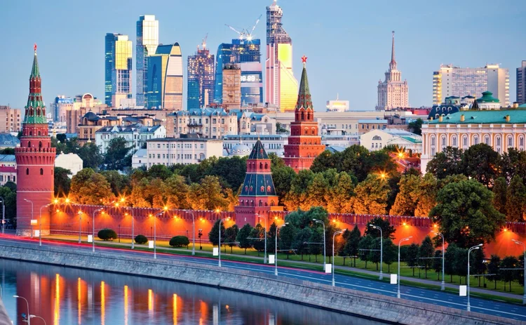 moscow-kremlin-wall-biz-district-2015 moscow-kremlin-wall-biz-district-2015