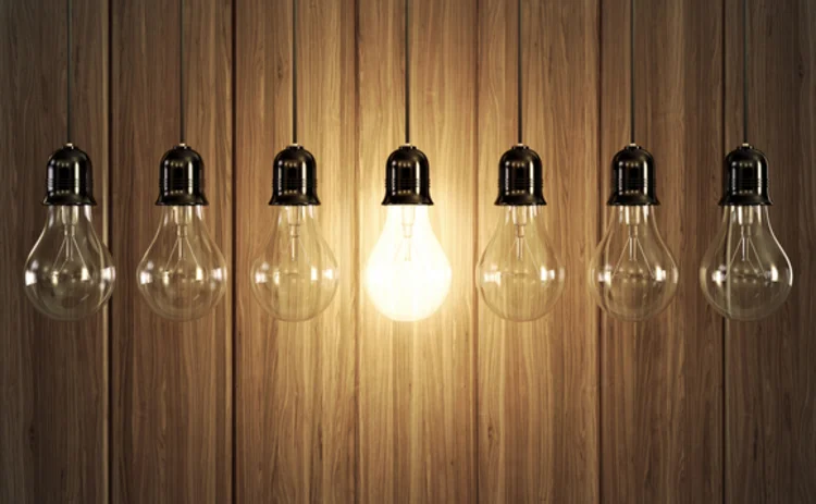 startups-lightbulbs-waters-0814