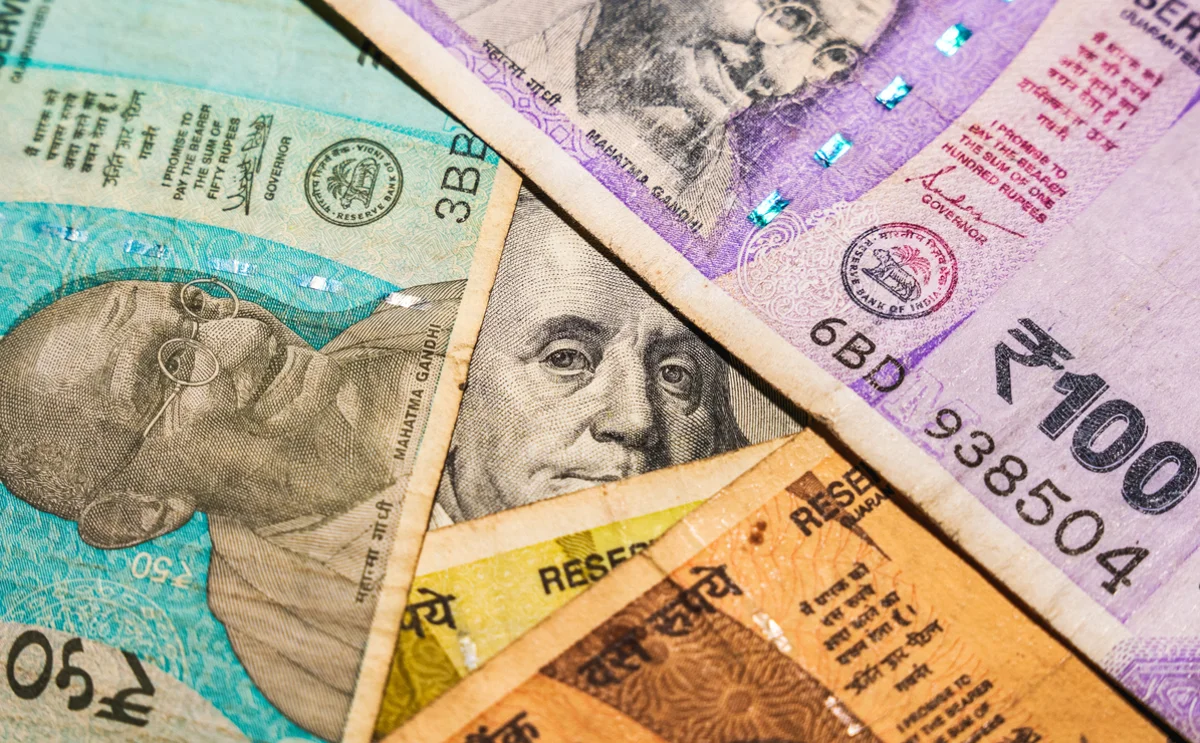 Indian banks in race in opposition to clock to unwind USD/INR trades
